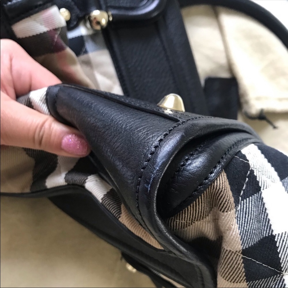 SOLD! Burberry Large Manor Check bag. - Picture 4 of 8